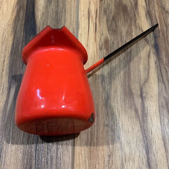 Vintage enamelware ladle showing some wear from Yugoslavia - Picture 2 of 4